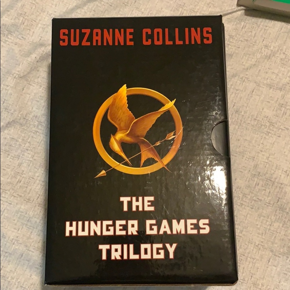 Hunger Games Trilogy - Picture 2 of 2